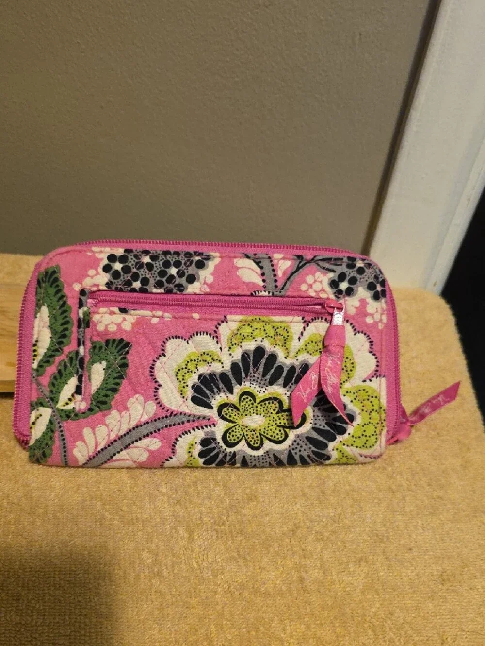 Vera Bradley- Floral Quilted Pink Women's Zip Wallet - Inv.505